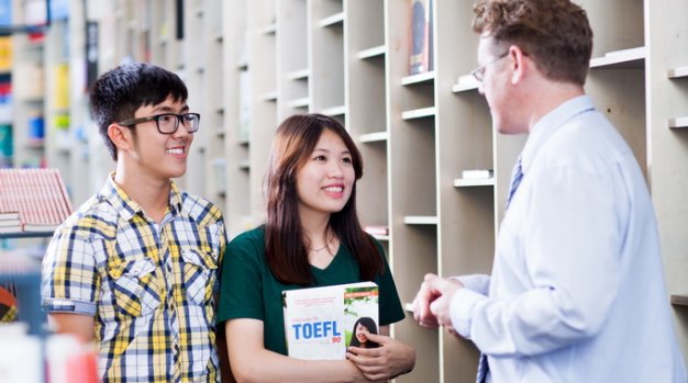Giao lưu với giảng viên tiếng anh