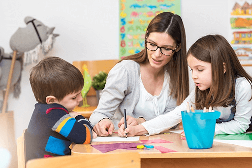 Sử dụng hình vẽ với màu sắc tươi sáng giúp trẻ học tiếng Anh tốt