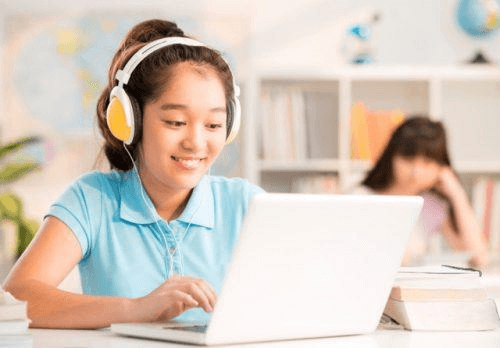 Cho bé tập nghe mỗi ngày
