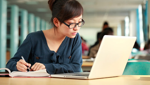 Hình thức học tiếng Anh trực tuyến rất phổ biến ở người đi làm