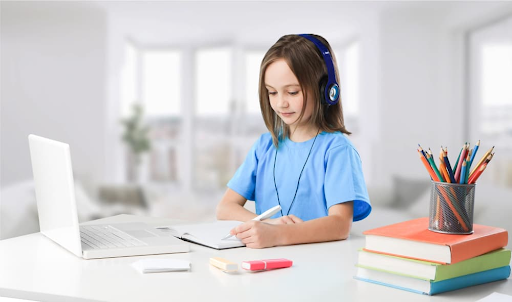 Học tiếng Anh online - Cơ hội trong khó khăn
