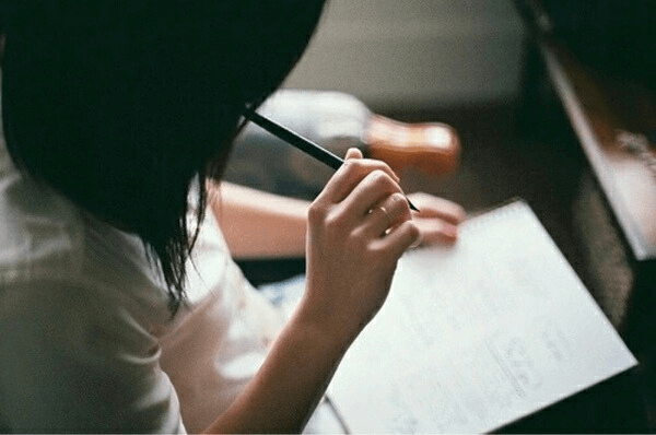  Các em nên luyện giải đề thi môn tiếng Anh vào lớp 10 mỗi ngày để nắm được cấu trúc đề thi