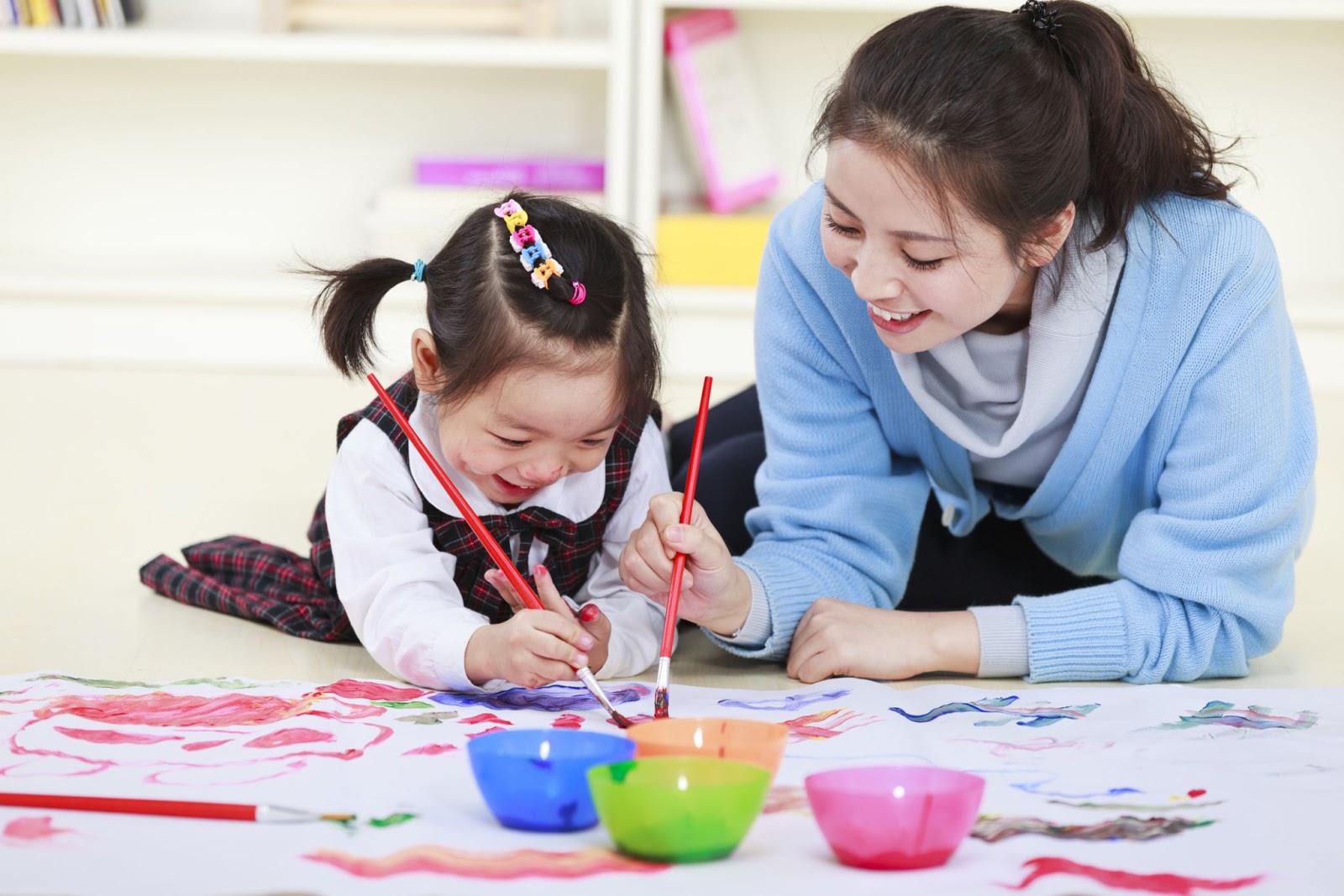 Giáo viên cần khéo léo lòng ghép việc học và giải trí để trẻ cảm nhận được việc học tiếng Anh thật dễ dàng, vui vẻ