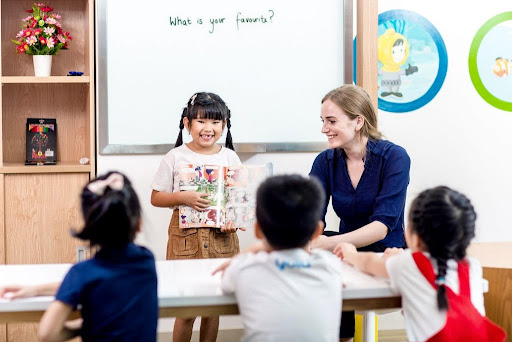 YOLA DOLPHIN giúp các bạn nhỏ phát triển tiếng Anh toàn diện