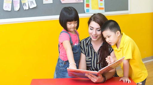 Tiếng Anh cho trẻ mới bắt đầu học nên được tiếp xúc với giáo viên bản ngữ