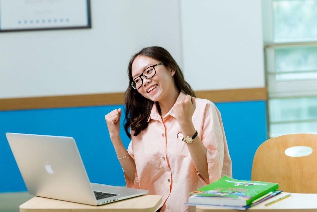 Nghe nhạc, xem phim là phương pháp học tiếng Anh hiệu quả